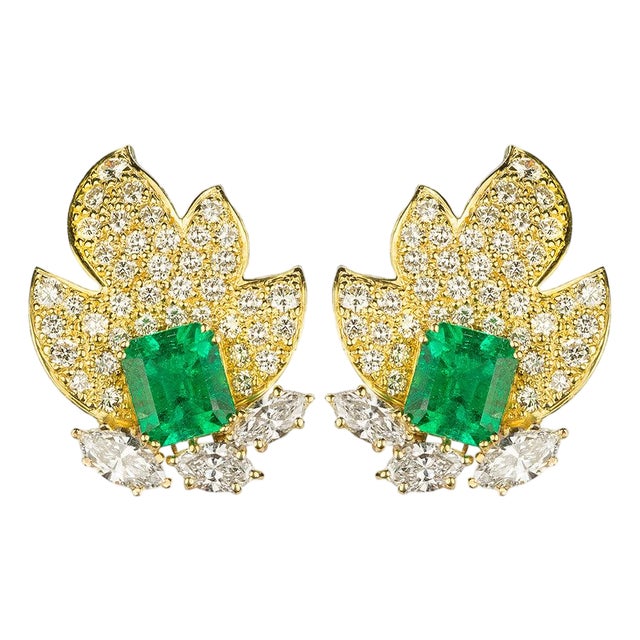 Late 20th Century Pair of 18k Emerald Earrings by Keith Davis For Sale