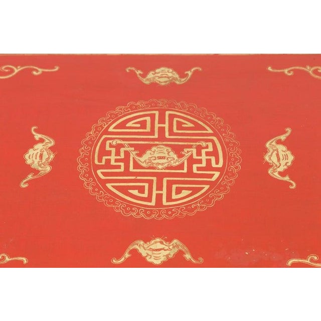 Chinese Red Lacquered Blanket Chest with Gilt Motifs & Guardian Lions For Sale In New York - Image 6 of 12