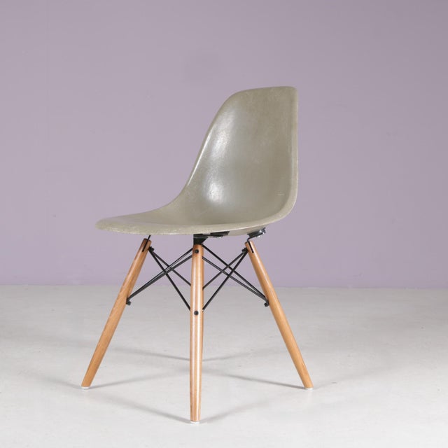 Dining Chairs in Sea Foam Green Fiberglass by Charles & Ray Eames for Herman Miller, USA, 1960s, Set of 4 For Sale - Image 6 of 14