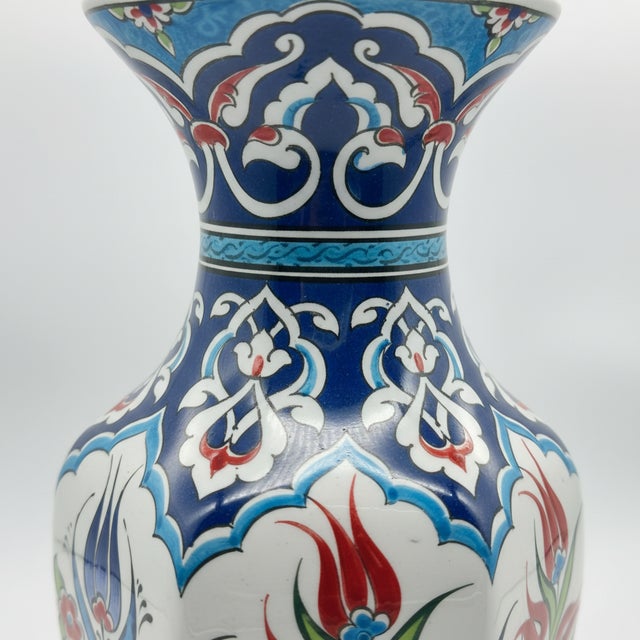 2020s Handmade Ceramic Faceted Vase (25cm) – Rumi Neck & Red Tulips – Hexagonal Form For Sale - Image 5 of 7