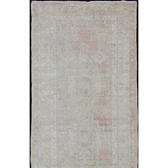 Vintage Oushak Runner from Turkey with Medallion Design in subdued color tones, rug en-176222, country of origin / type:...