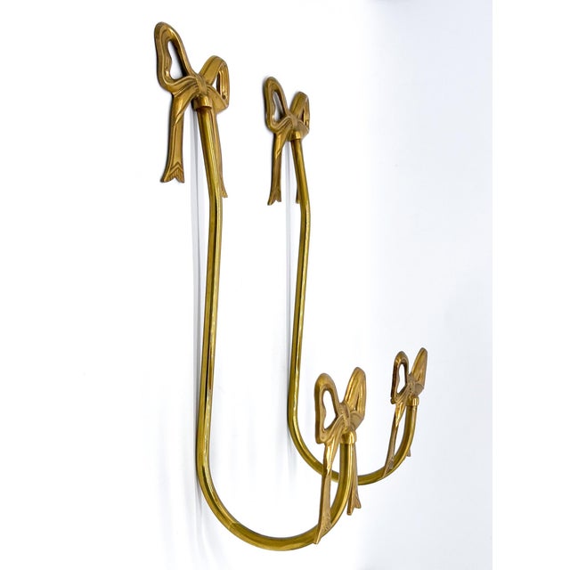 Mid 20th Century Pair of Vintage Brass Bow Towel / Blanket Holders – Hollywood Regency Style - Wall Hooks & Hangers For Sale - Image 5 of 13