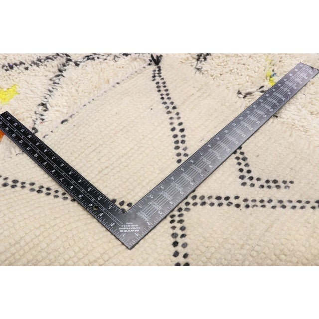 Late 20th Century Berber Moroccan Azilal Rug - 04'09 X 08'11 For Sale - Image 5 of 9