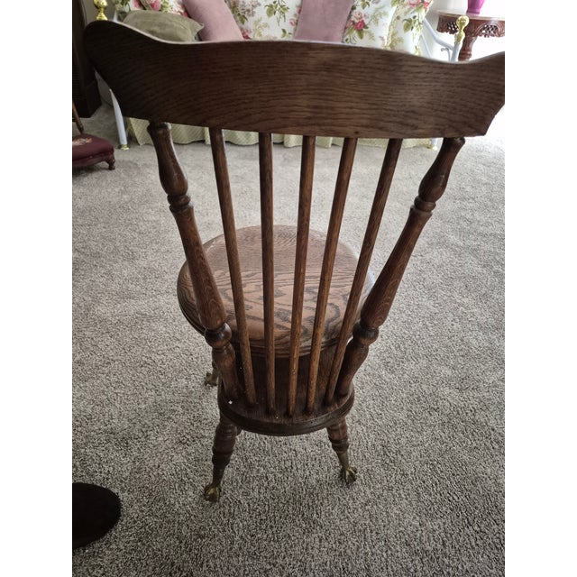 This is an American Victorian-era adjustable swivel piano chair, crafted from solid quarter-sawn oak circa 1890–1910....
