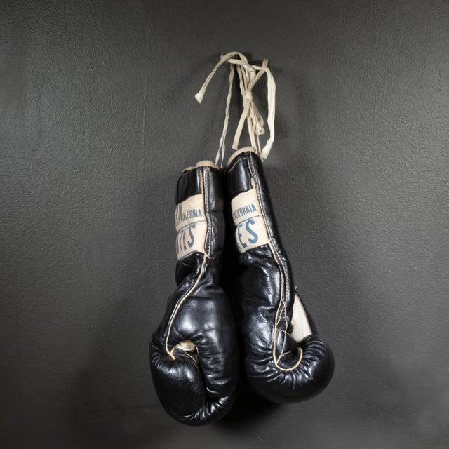 Industrial Rare Ray Flores Black Leather Boxing Gloves c.1950 For Sale - Image 3 of 4