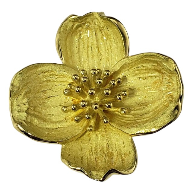 Late 20th Century Tiffany & Co. 18 Karat Yellow Gold Dogwood Flower Brooch For Sale