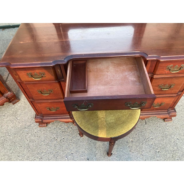 Mid Century Mahogany Chippendale/Georgian Style Vanity With Swinging Mirror and Round Upholstered Stool With Original Tags, 2 Pieces For Sale - Image 6 of 14