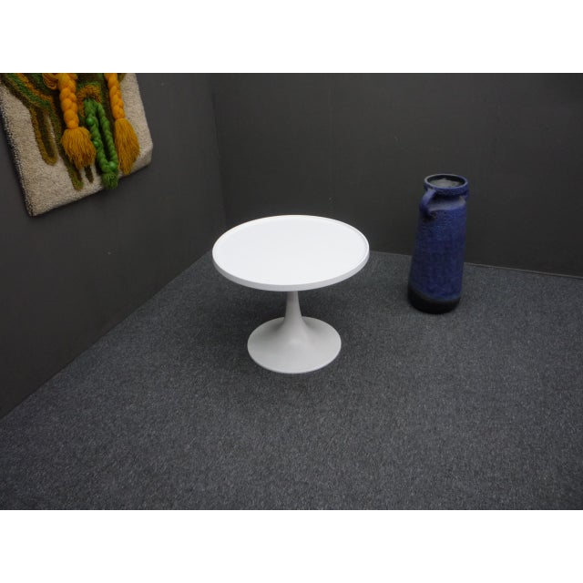 Small plastic coffee table with tulip base. Made in the late 60s. Very good and beautiful original condition. Minimal...