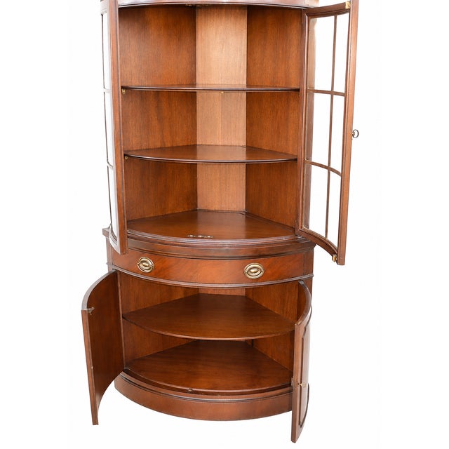 1950s Vintage Drexel New Travis Court Bow-Front Corner China Cabinet For Sale In Tampa - Image 6 of 15