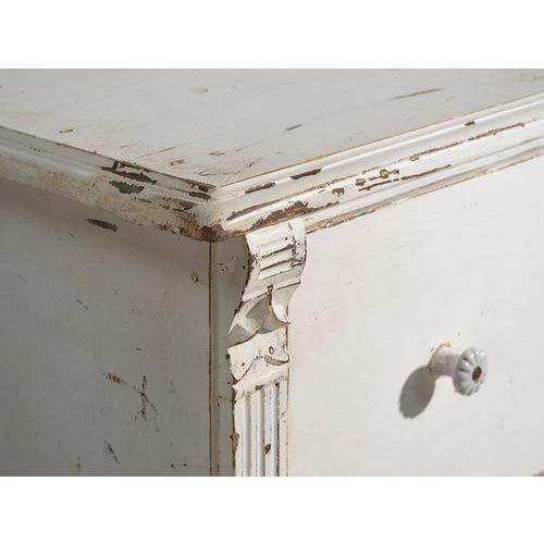 Provencal antique white chest of drawers (c.1920)Dimensions: Length: 130 cm Depth: 63 cm Height: 110 cmStyle: French...
