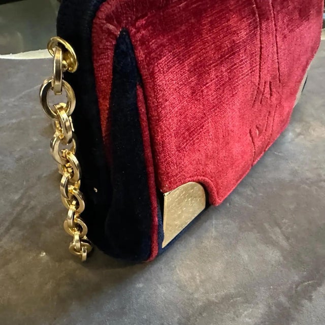 1970s Amazing Blue and Red Velvet and Brass Italian Shoulder Bag For Sale - Image 13 of 16