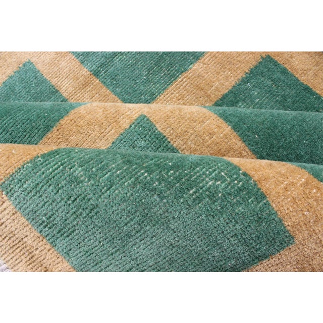 Mid 20th Century Green and Yellow Minimalist Mid-Century Modern Design Turkish Rug For Sale - Image 11 of 12