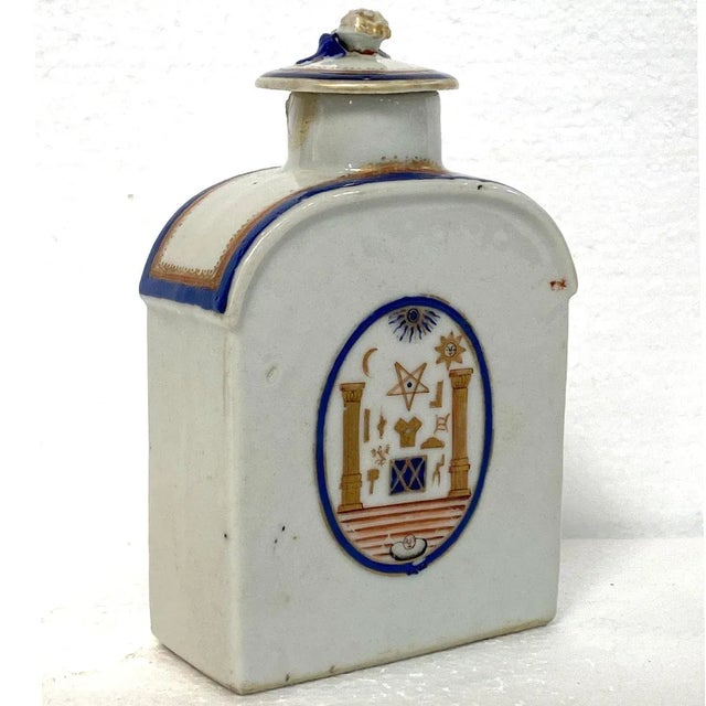 Rare Chinese Export Qing Porcelain Masonic Armorial Flask-Form Tea Caddy For Sale - Image 4 of 12
