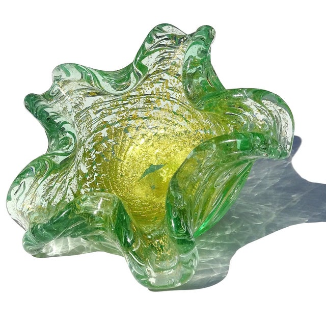 Mid-Century Modern Barovier Toso Murano Vintage Green Bubbles Gold Flecks Italian Art Glass Flower Star Shape Bowl For Sale - Image 3 of 9