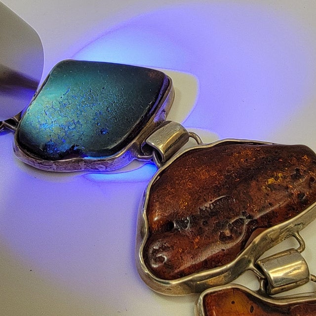 Amber Mid 20th Century Natural Cognac Baltic Amber Panel Link Bracelet For Sale - Image 8 of 10