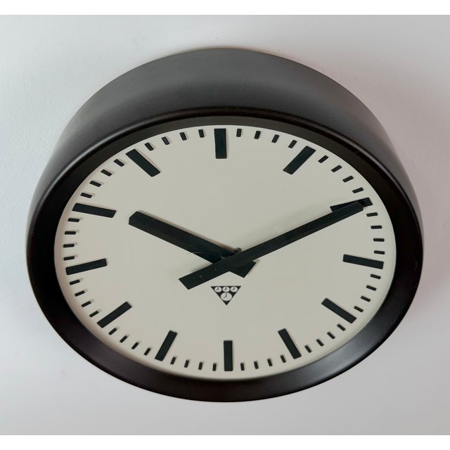 Industrial Bakelite Factory Wall Clock from Pragotron, 1960s For Sale - Image 4 of 17