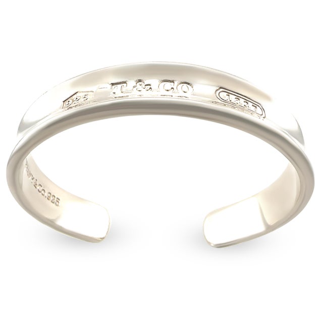 This vintage Tiffany & Co. 1837 bracelet is crafted in sterling silver (925) and signed 1997 TIFFANY & CO, reflecting the...
