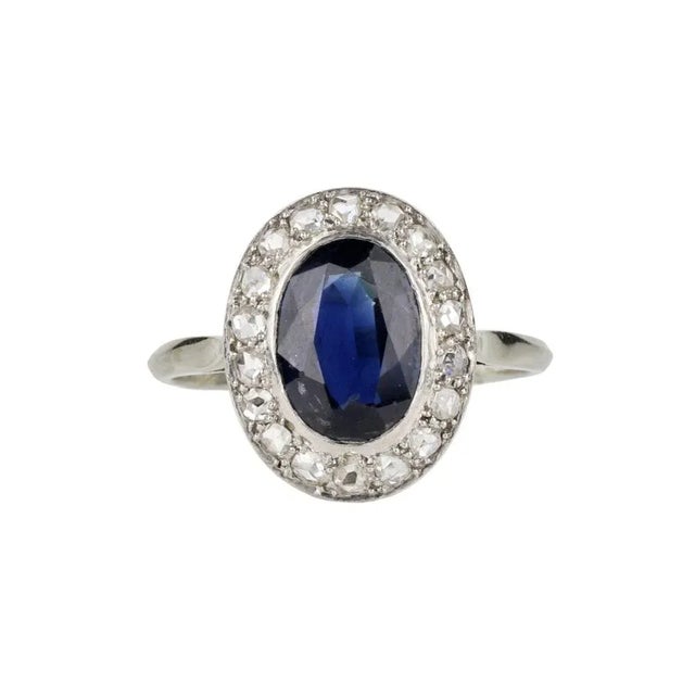 Gold Ring with Sapphire and Diamonds For Sale - Image 3 of 9