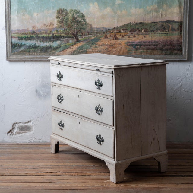 Wood Georgian Oak Chest With Brushing Slide, c.1740 For Sale - Image 7 of 18
