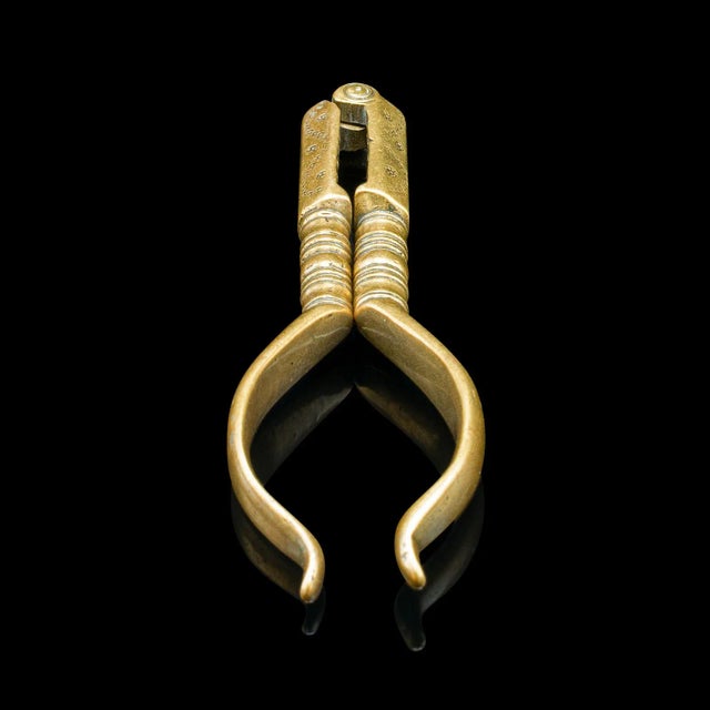 Early 19th Century 1800's Small Pair of Antique English Brass Pistachio Nutcrackers For Sale - Image 5 of 10