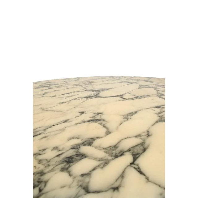 Beige Round Dining Table by Eero Saarinen For Sale - Image 8 of 9