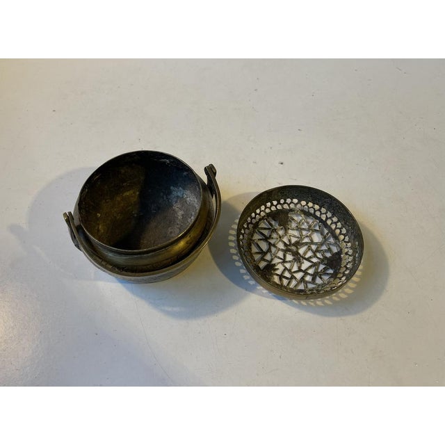 1920s Antique Japanese Ceremonial Brass Incense Burner with Komainu Decoration, 1920s For Sale - Image 5 of 7