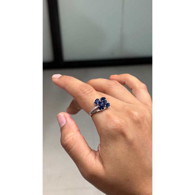 1.48ct Blue Sapphire & Diamond Cluster Ring in 14k White Gold Size 9 For Sale In New York - Image 6 of 17