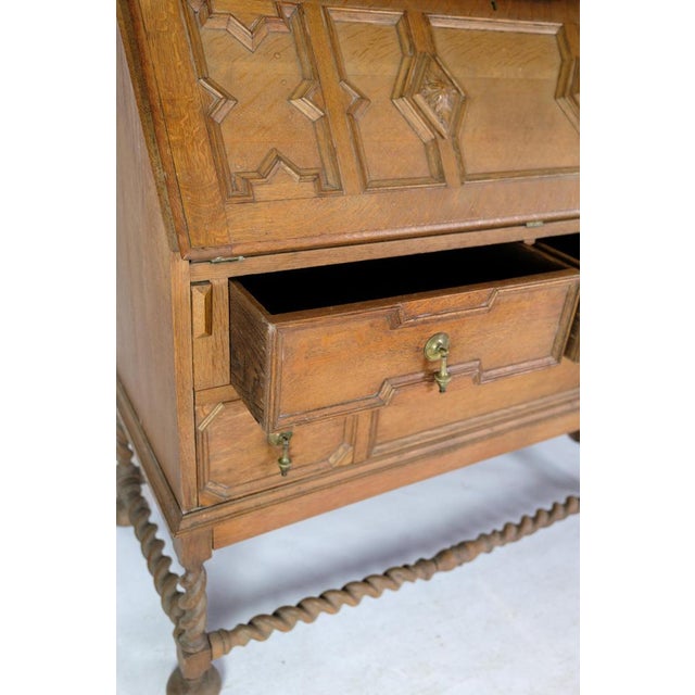 Late 19th Century Chatol with Upper Cabinet in Oak with Wood Carvings, England, 1890s For Sale - Image 5 of 18