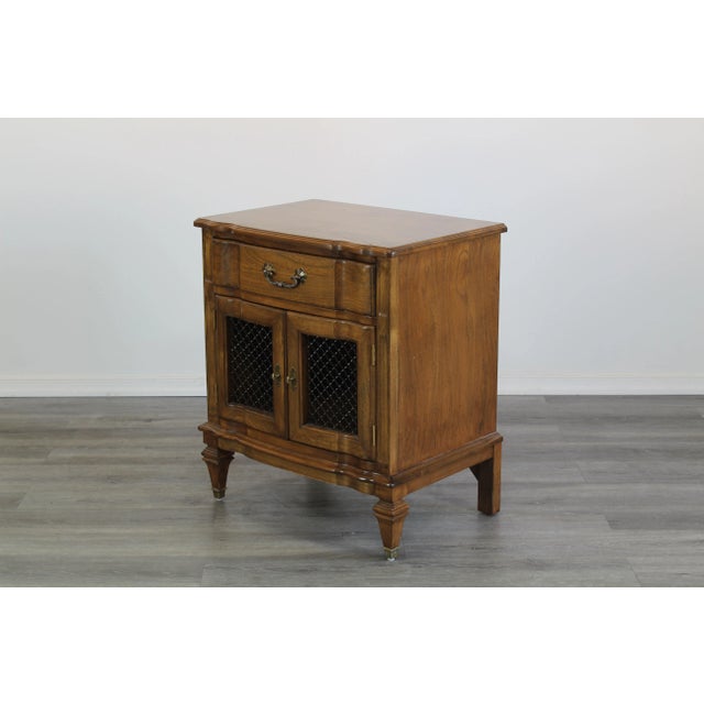 1970s Pair of Mid Century Walnut Nightstands by Thomasville For Sale - Image 5 of 7