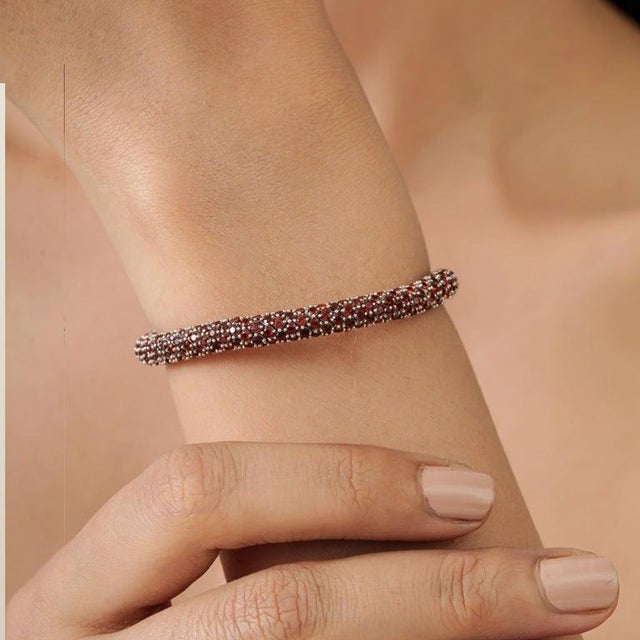 Red Deep Red Garnet Mesh Bracelet in Sterling Silver For Sale - Image 8 of 12