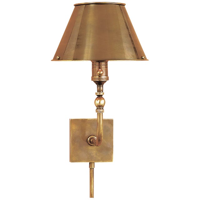 Traditional Visual Comfort Signature Swivel Head Wall Lamp in Hand-Rubbed Antique Brass For Sale - Image 3 of 3