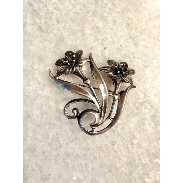 Lovely, vintage solid Sterling silver flower brooch, and a nice beautiful accent 2.25”W x 2”H