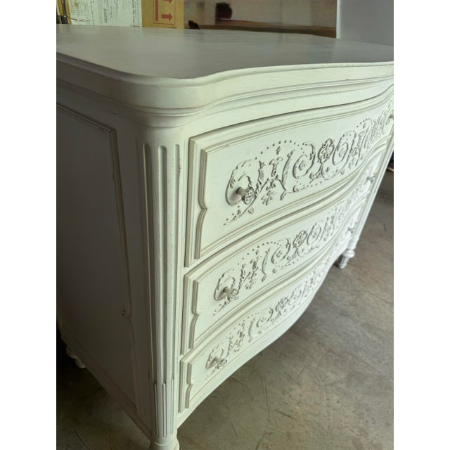 Antique White Jonathan Charles Stratus Hand-Carved Floral Serpentine Dresser For Sale - Image 8 of 12