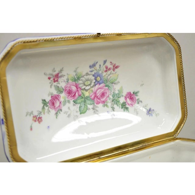 Early 20th Century Antique French Victorian Porcelain Hand Painted Hinged Jewelry Trinket Box For Sale - Image 5 of 12
