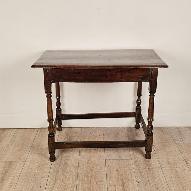 One-Drawer Walnut Tavern Table, English or American, Circa 1720 For Sale In San Francisco - Image 6 of 8
