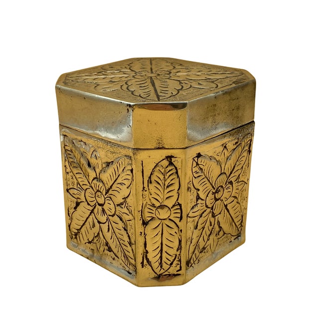 1970s Vintage Indian Engraved Silver-Tone Octagonal Trinket Box For Sale - Image 5 of 5