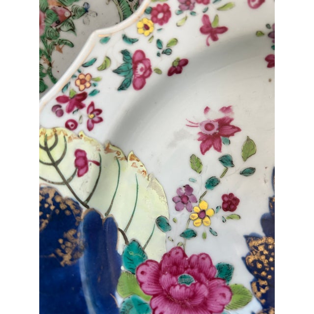 Blue Pair of 18th Century Chinese Export Tobacco Leaf Porcelain Soup Plates For Sale - Image 8 of 11