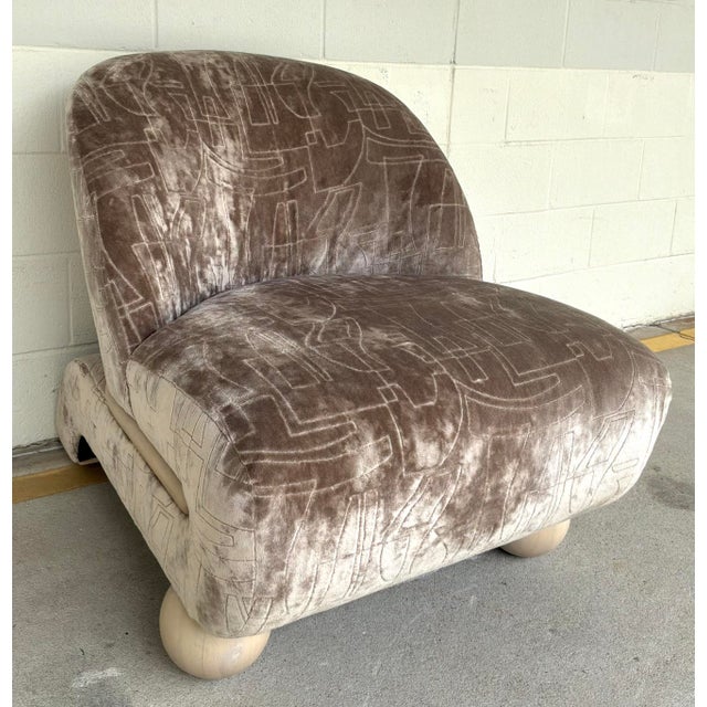 2020s Caracole Mod Brutalist Taupe Velvet Bora Bora Club Chairs Pair For Sale - Image 5 of 8