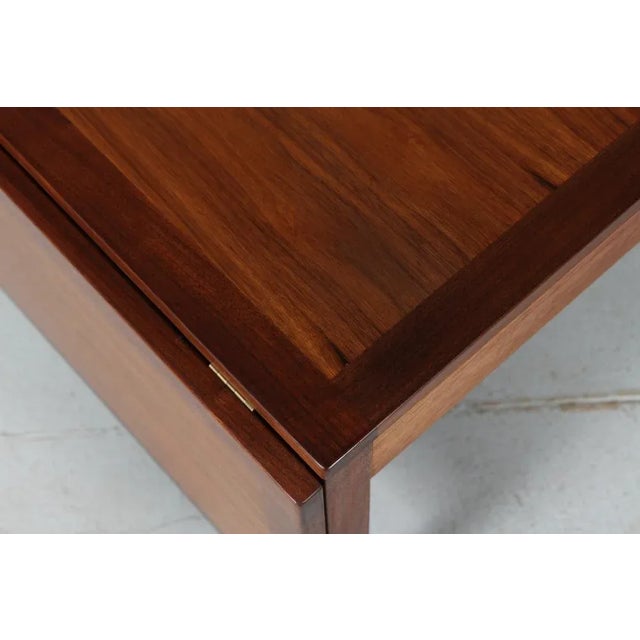 1970s Børge Mogensen Extendable Coffee Table 5362 by Fredericia Furniture, Denmark. Made of American Walnut with 2 Drop-Down Leaves., 1970s For Sale - Image 5 of 11