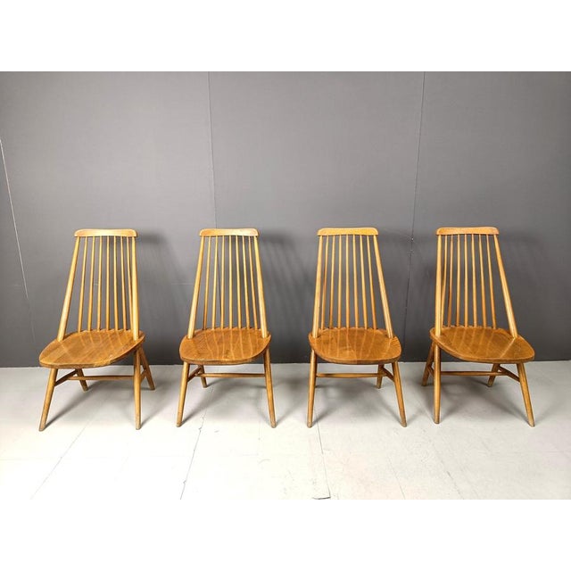 Gorgeous scandinavian dining chairs in the manner of Tapiovaara. These spindle chairs have a very attractive design with...