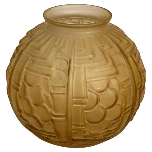 African Brass Planter or Vide-Poche with Pierced Botanical Decor, 19th Century For Sale - Image 4 of 12