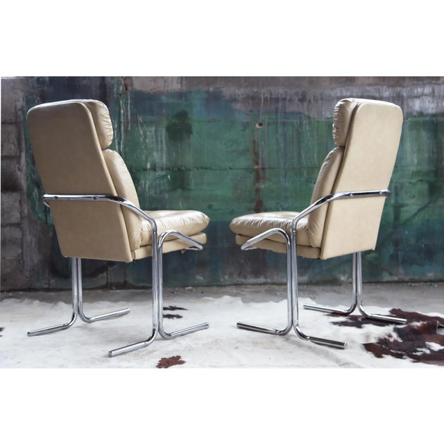 Mid-Century Modern Pair 1970s Vintage Post Modern Jerry Johnson Style Bent Tubular Beige and Chrome Chairs - Pair of 2 For Sale - Image 3 of 11
