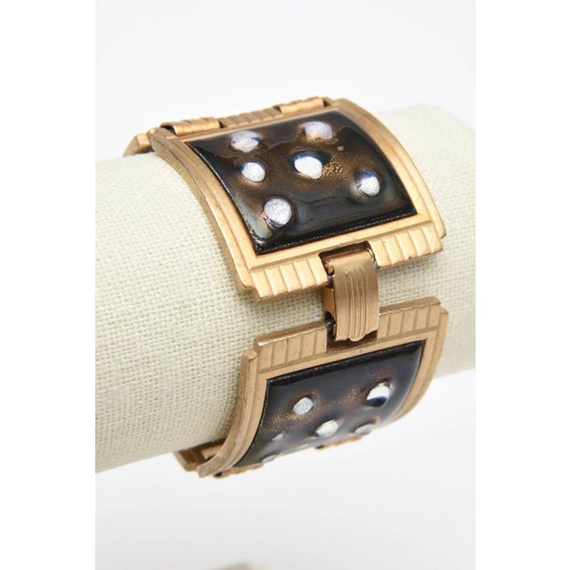 Metal Vintage White and Brown Enamel Gold Plated Abstract Dot Link Cuff Bracelet, 1950's For Sale - Image 7 of 8