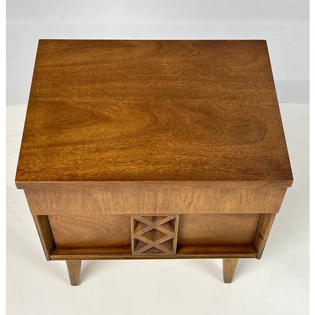 Bassett Mid-Century Modern Bassett "Zenith" Series Walnut Nightstand With Sculpted Geometric Pull For Sale - Image 4 of 13