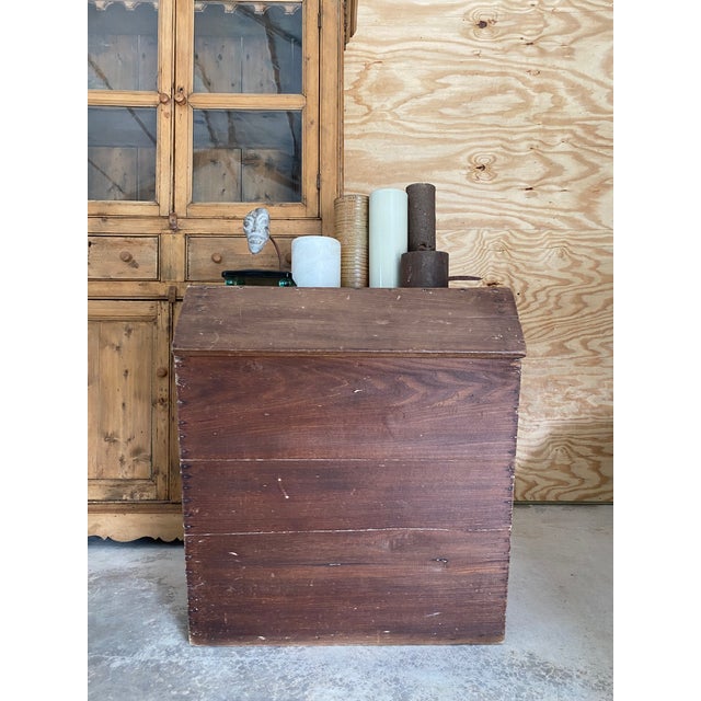 19th C Primitive Weathered Grain Bin / Console Table For Sale - Image 4 of 17