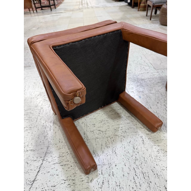 Mid-Century Modern Pair of Vintage Leather Ottomans in Caramel Brown For Sale - Image 3 of 6