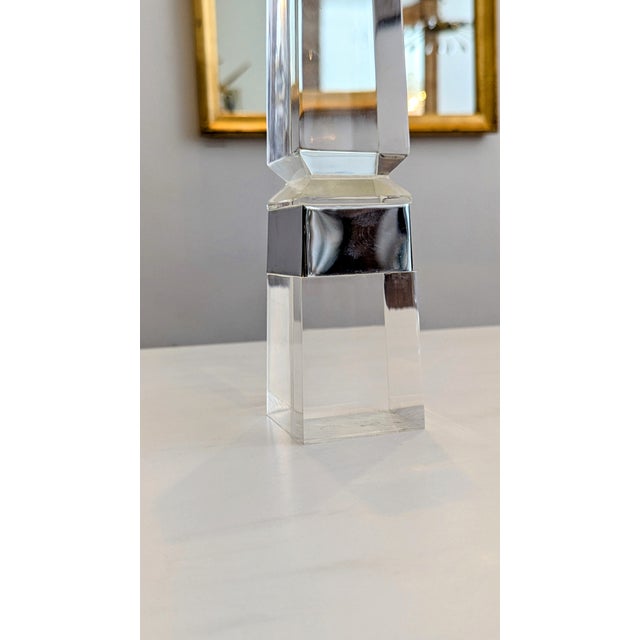 1970s Minimalist Lucite and Chrome Obelisk | 1970s Acrylic Sculpture For Sale - Image 5 of 9