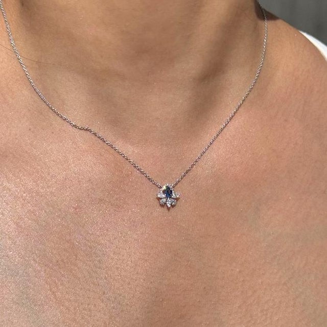 Navy Blue Vintage-Inspired Blue Sapphire & Diamond Floral Pendant Necklace 14k White Gold For Sale - Image 8 of 14