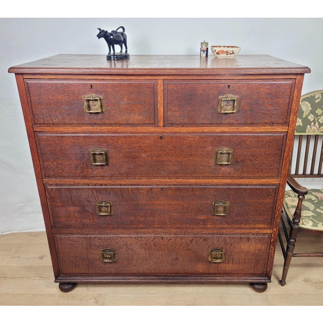 This is a gorgeous Chest of drawers, with wonderful Edwardian features that excentuate the home bedroom or living room...