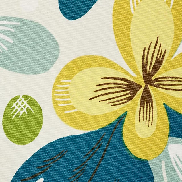 A 1930 design that Paul Poiret created exclusively for Schumacher, these medium-scale buds and blossoms work beautifully...